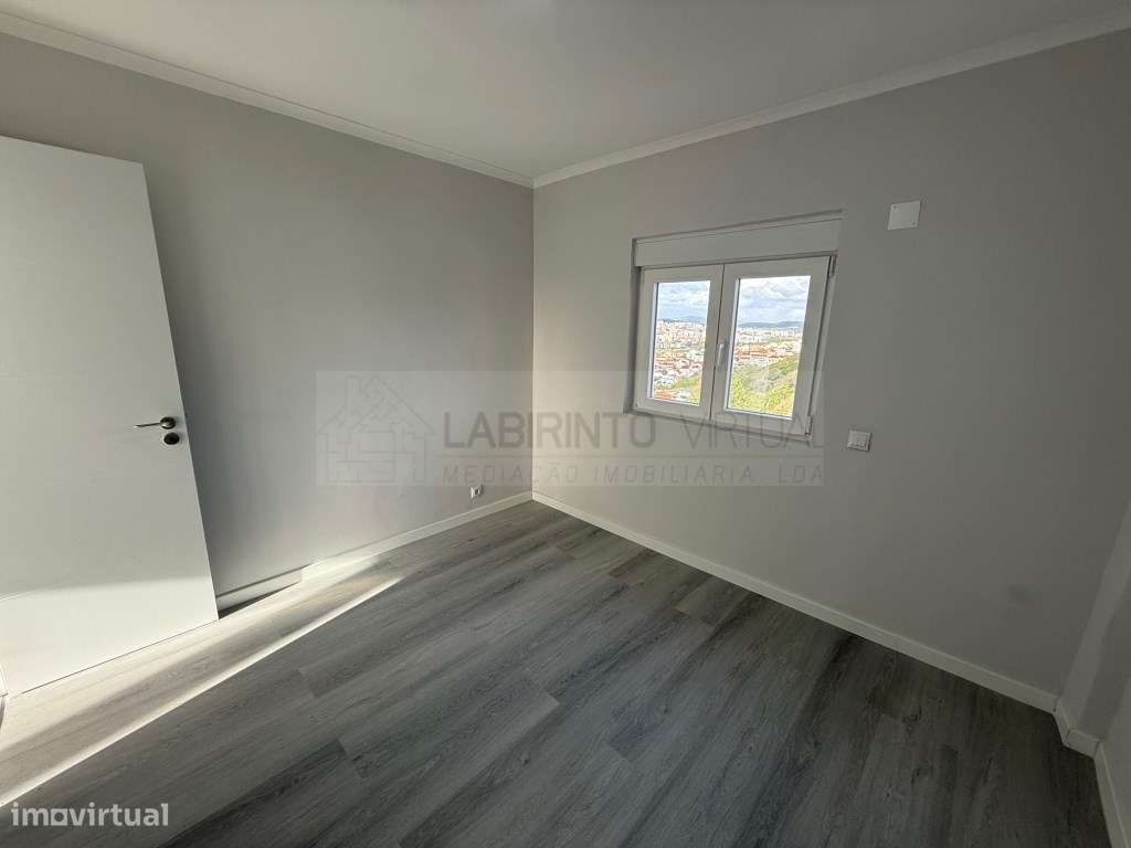 Vende-se T2 renovado, na Pontinha - Odivelas-8