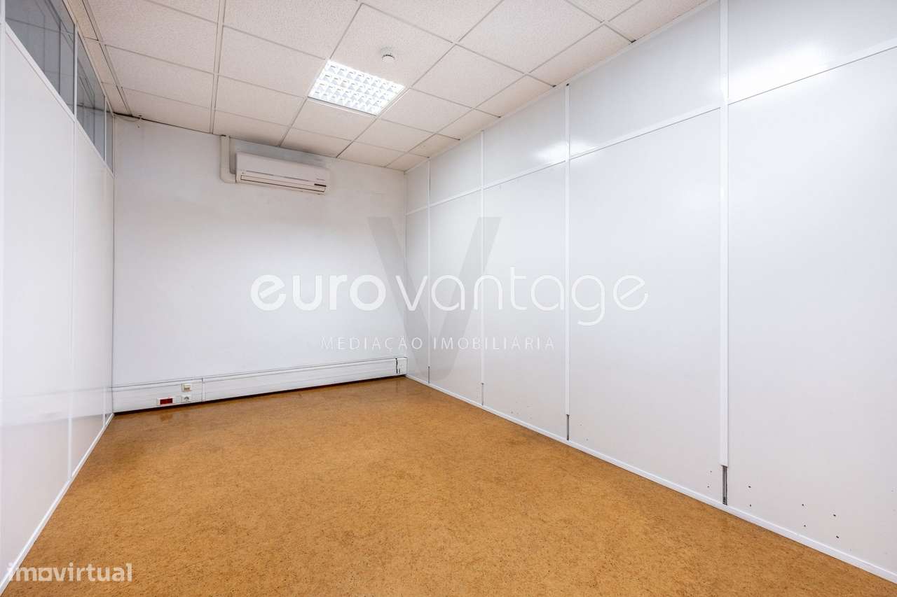 Espaço Comercial / Armazém com 700 m² a 5 minutos de Leiria-37