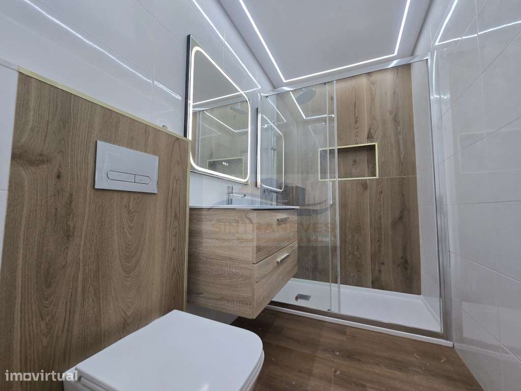 T3 Junto á Urbanização Vila Chã, com 2 WCS e Varandas - Totalmente ... - Grande imagem: 5/31