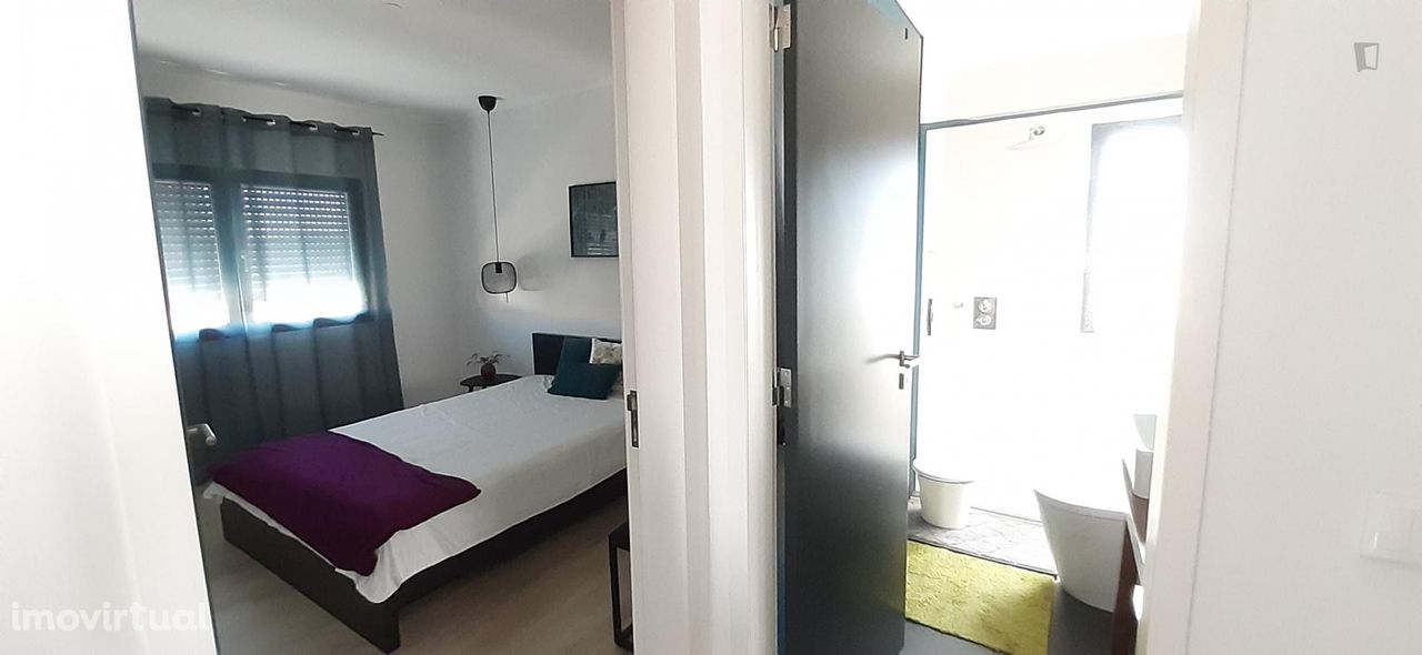 523923 - Quarto com WC privado e zona de estudo