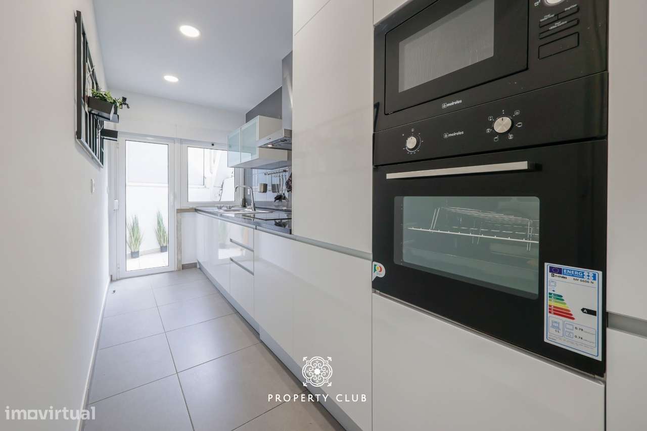 Apartamento T3 em fase de remodelação em Queluz-2