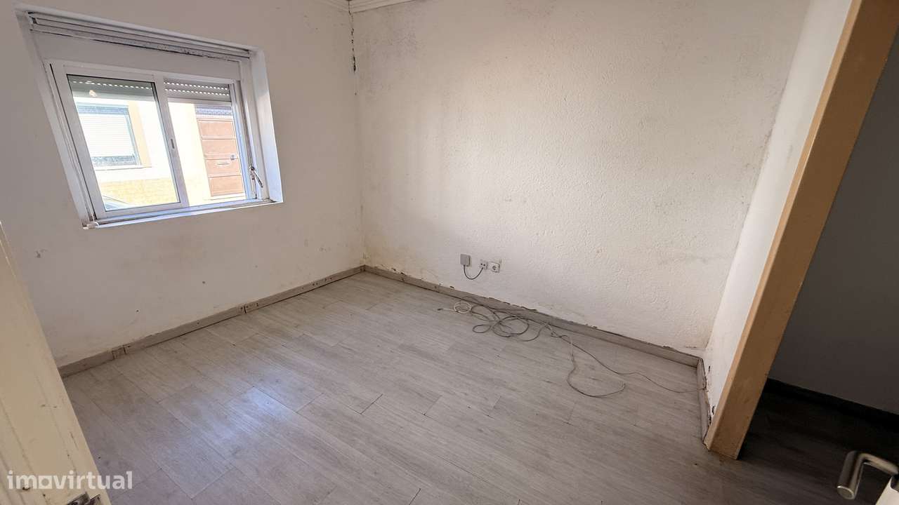 Moradia Térrea T4 no Cartaxo com Potencial de Duas Habitações-14