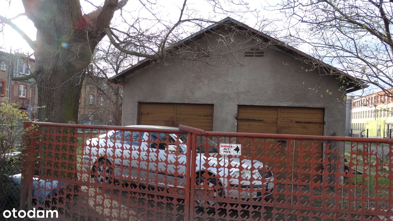 Piękna architektonicznie willa z działką i 2 garażami-17