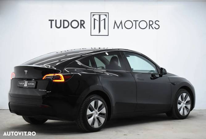 Tesla Model Y Long Range Dual Motor AWD - 4