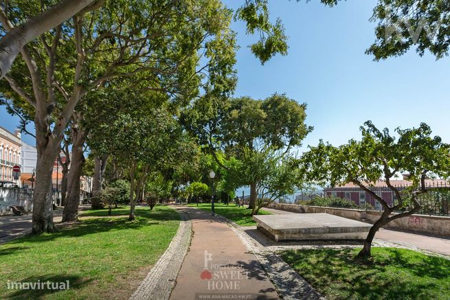 Apartamento T2 renovado com vista rio, em frente ao Panteão Nacional-58