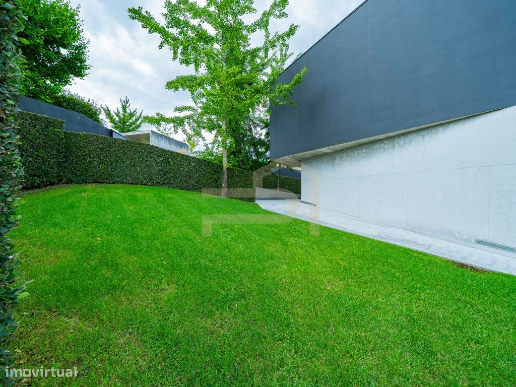 Exclusiva Moradia de Luxo com Design Contemporâneo-59