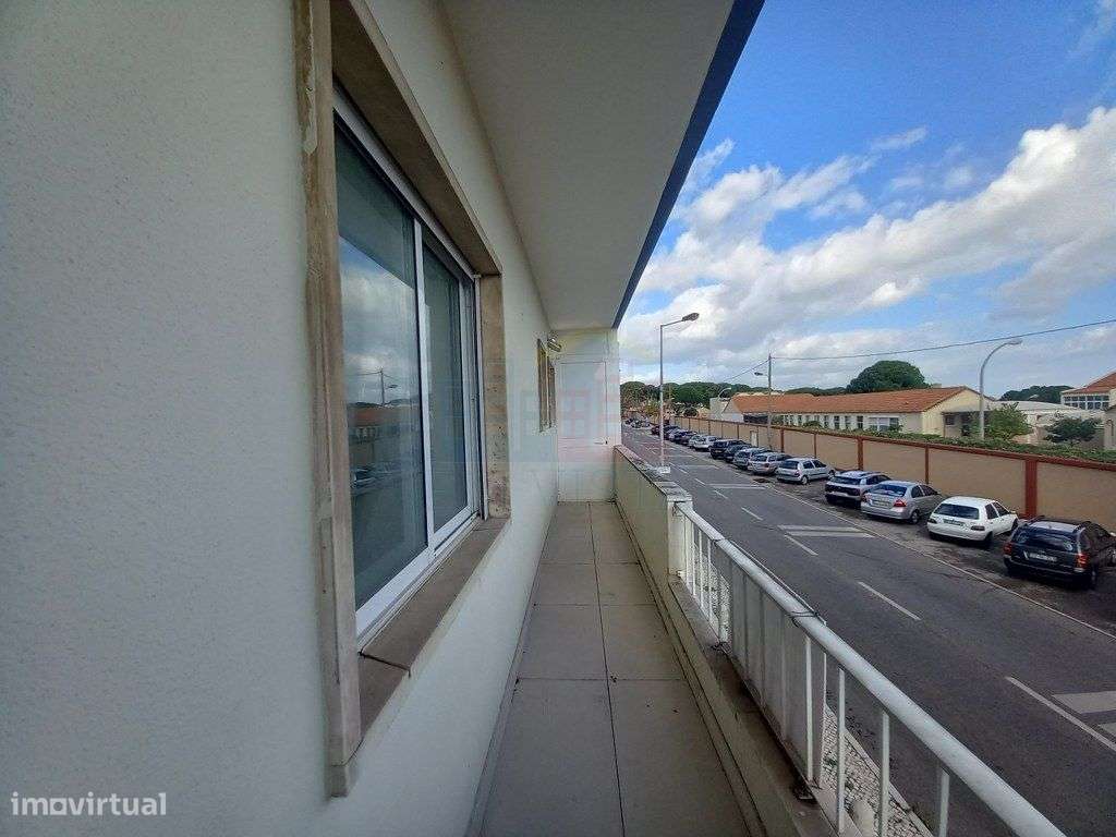 Apartamento T4 no Laranjeiro-24