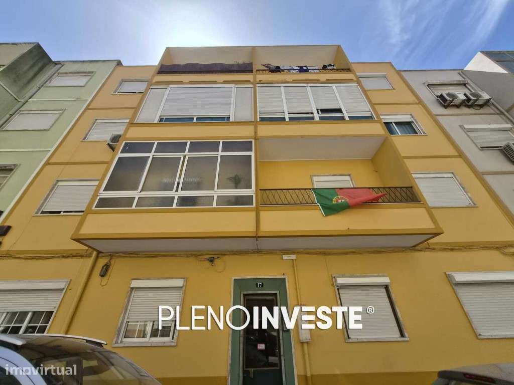 Apartamento T2 com Varandas na Torre da Marinha-21