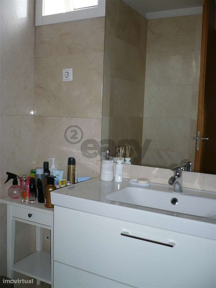 MORADIA EM BANDA T4 COM JARDIM-25