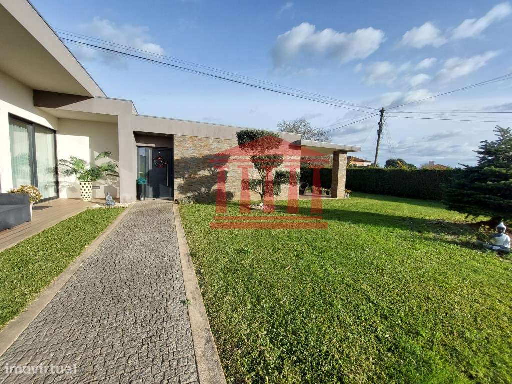 MORADIA TÉRREA SEMINOVA-12