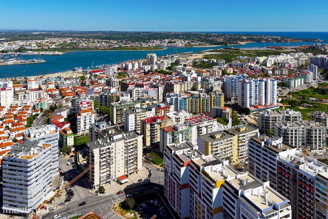 Excelente Apartamento T2 na Quinta do Amparo em Portimão - Grande imagem: 4/46