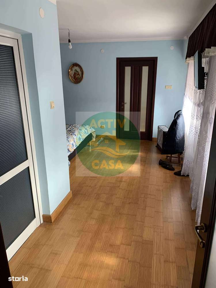 Casa de vanzare - Imagine principală: 5/10