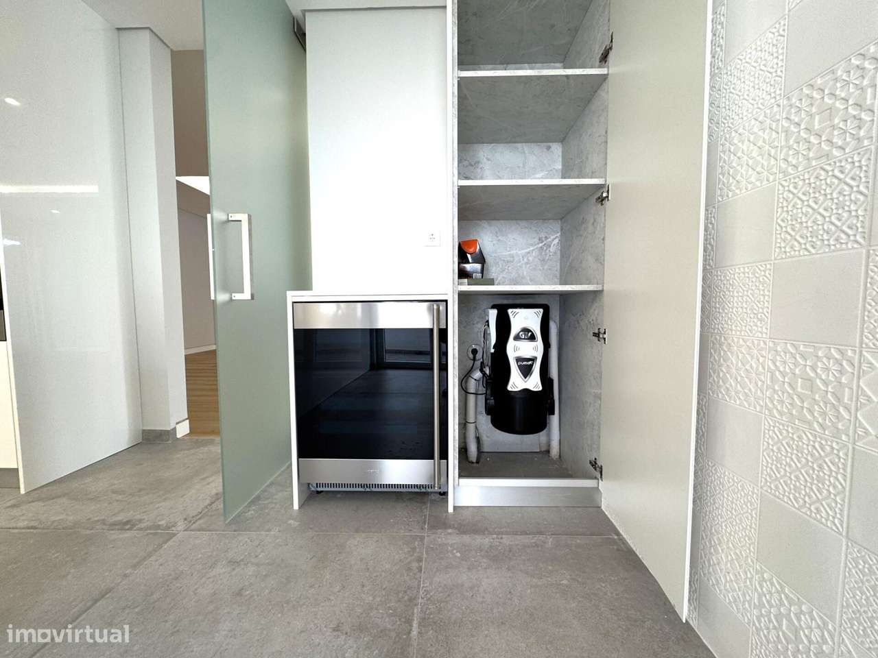 Apartamento T3 novo com estacionamento no centro de Carcavelos-14