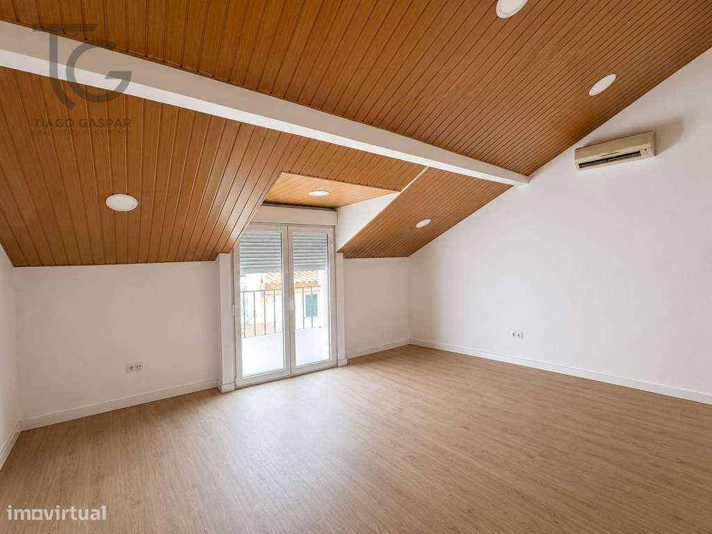Moradia T3 totalmente remodelada na Comenda, Gavião-4