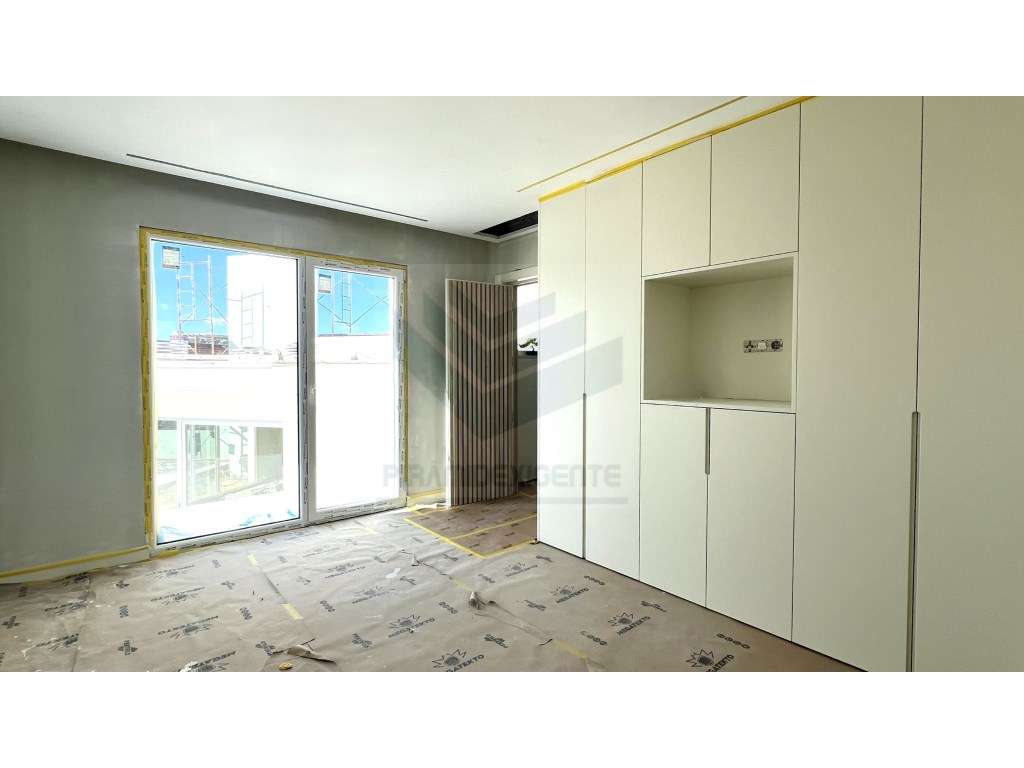 Moradia Isolada 4 Suítes, Piscina, Cave 43m2 - AZEITÃO-18