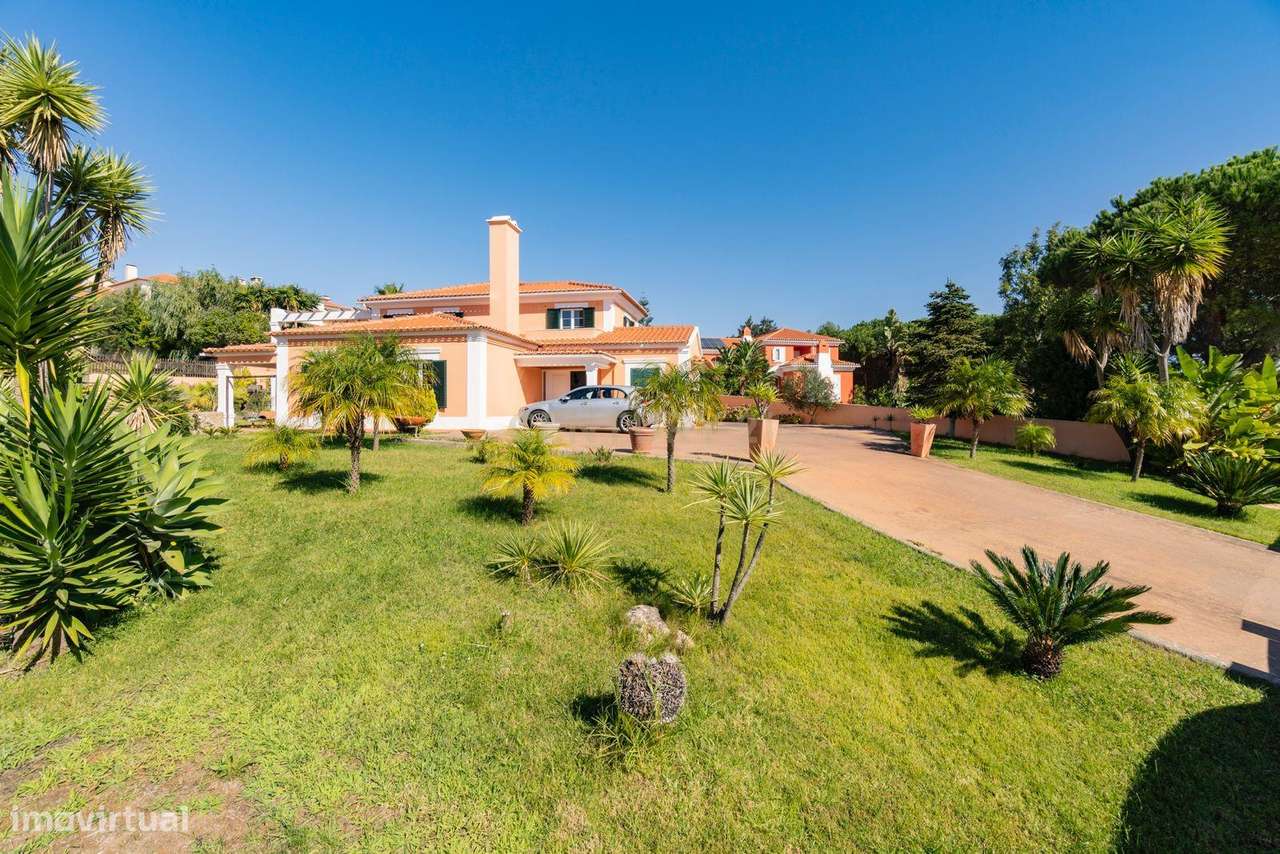 Moradia Isolada T6 com Garagem e Piscina Coberta na Quinta da Beloura-1