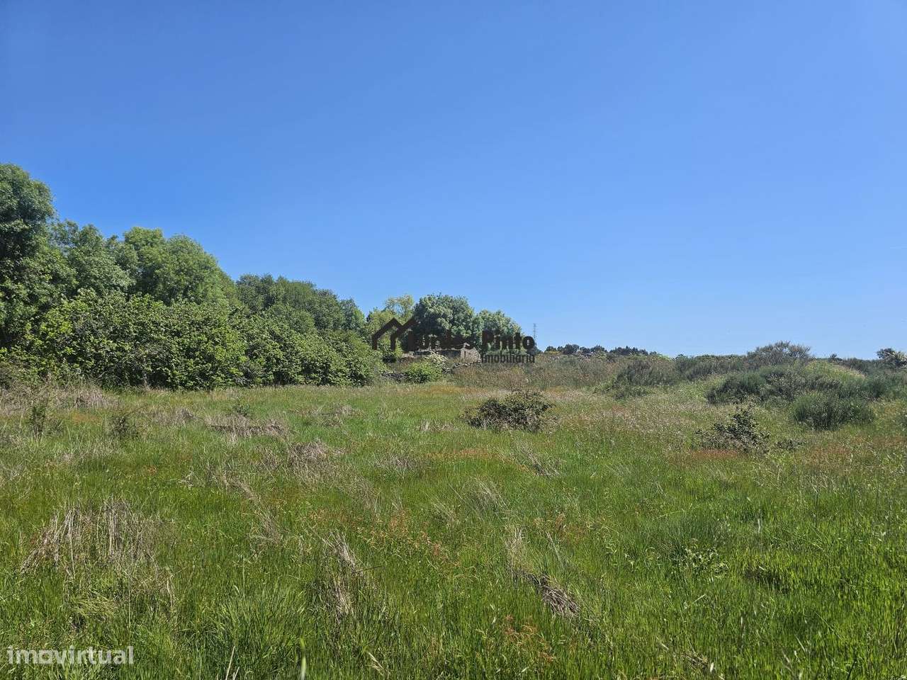 Quinta com construção em pedra perto do rio-15