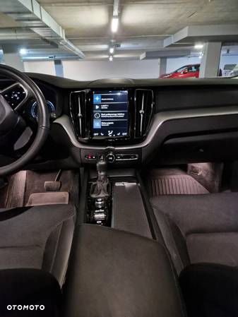 Volvo XC 60 T4 Momentum Pro - 11