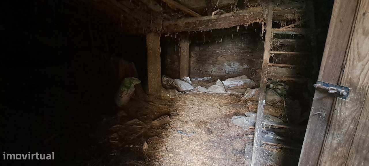 Moradia para restaurar em Sendim-22