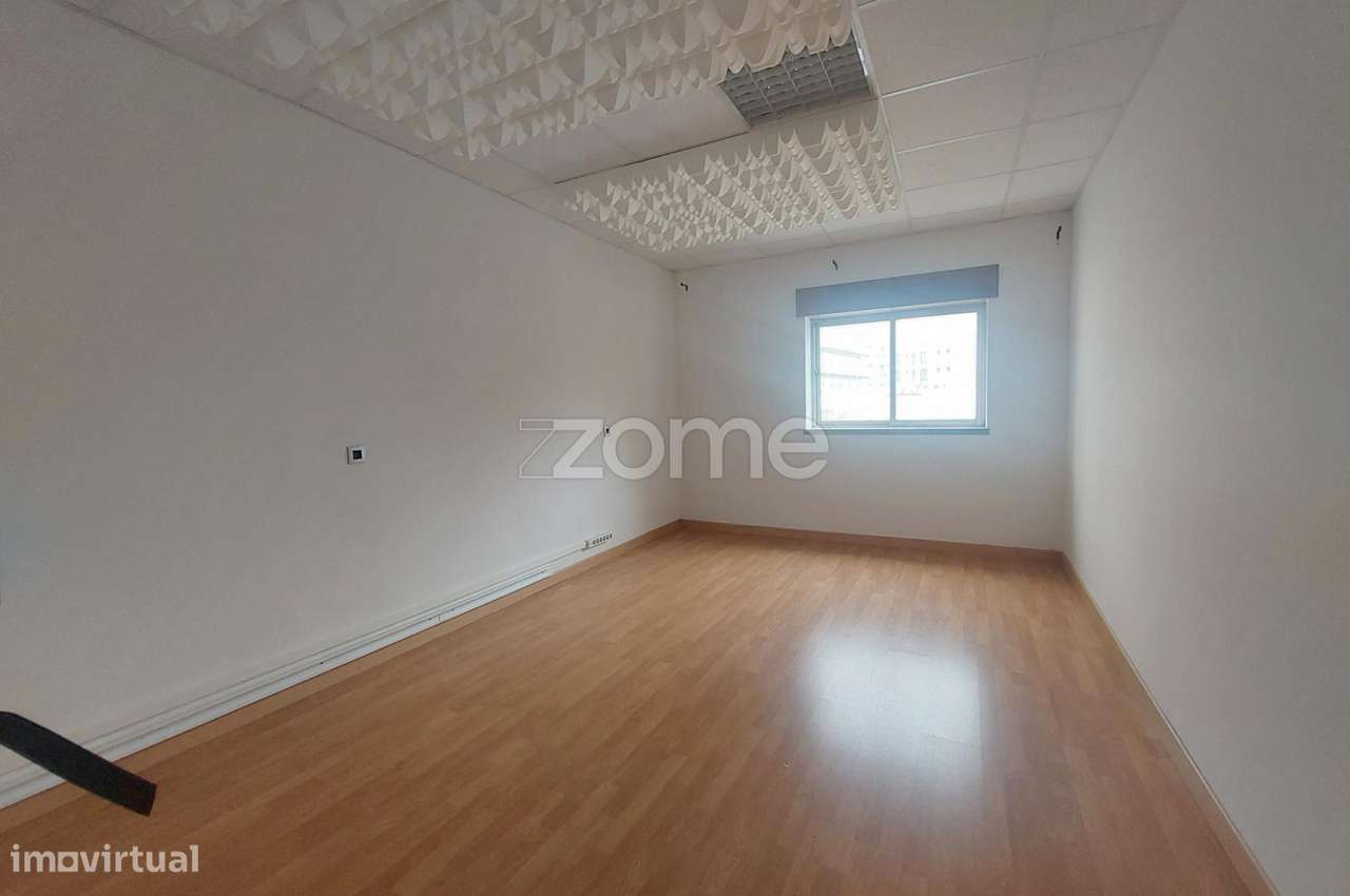 Loja com 120m2 no centro de Fátima - Grande imagem: 3/21