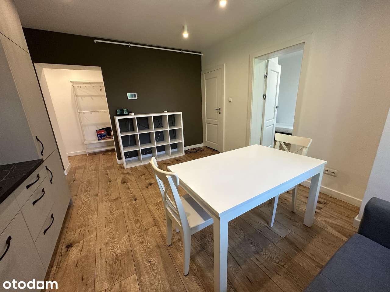 3 pokojowe mieszkanie w pięknej wyremontowanej kamienicy! - Pełny obrazek: 2/15