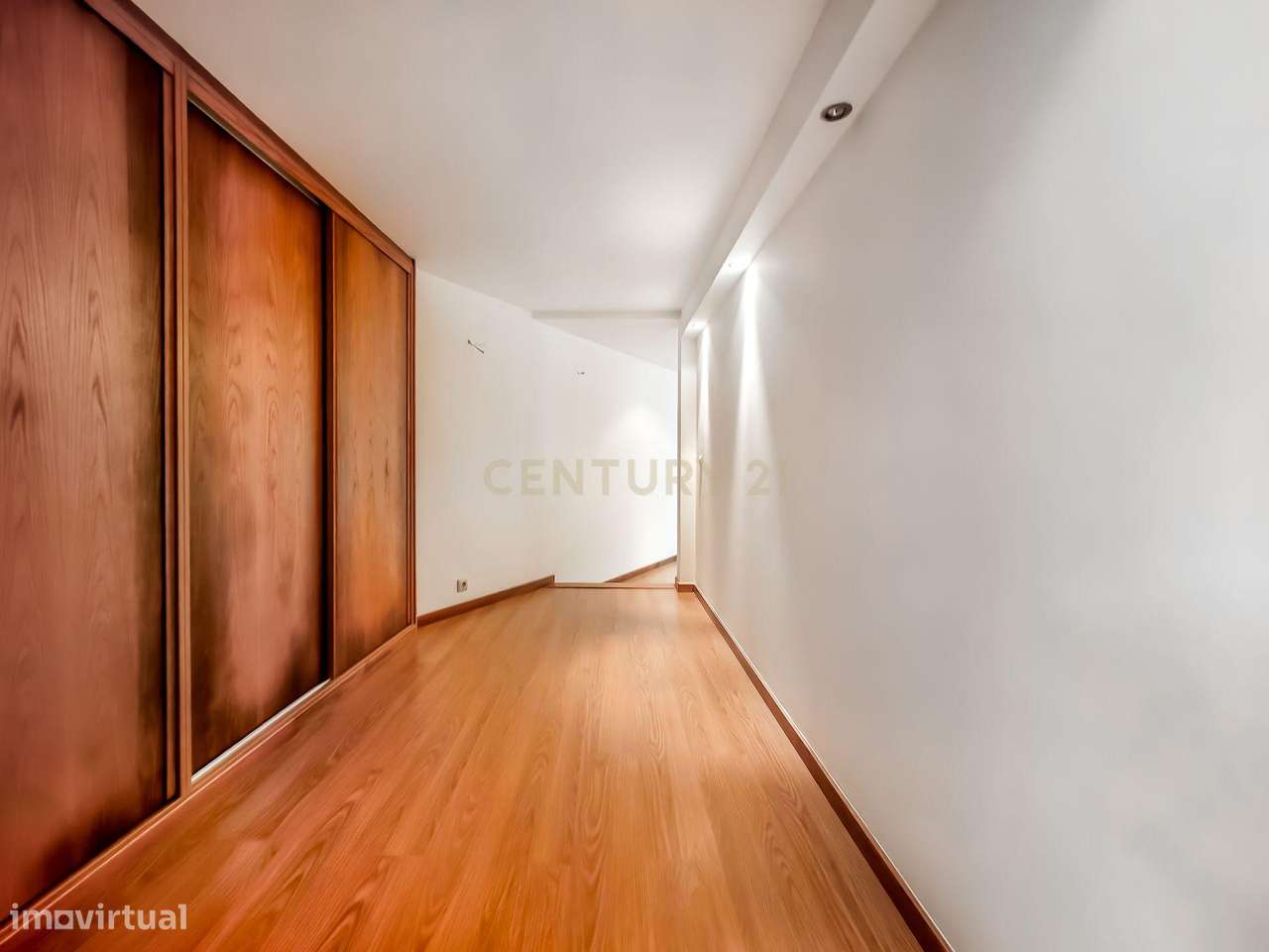 Moradia T5+1 com Piscina Privada a 8 Minutos a Pé do King's College |-39