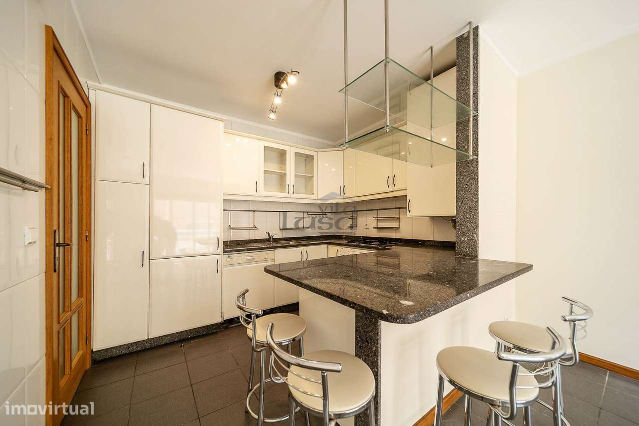 T2 em Seixezelo V.N. de Gaia. com lugar de garagem e arrumos.-5