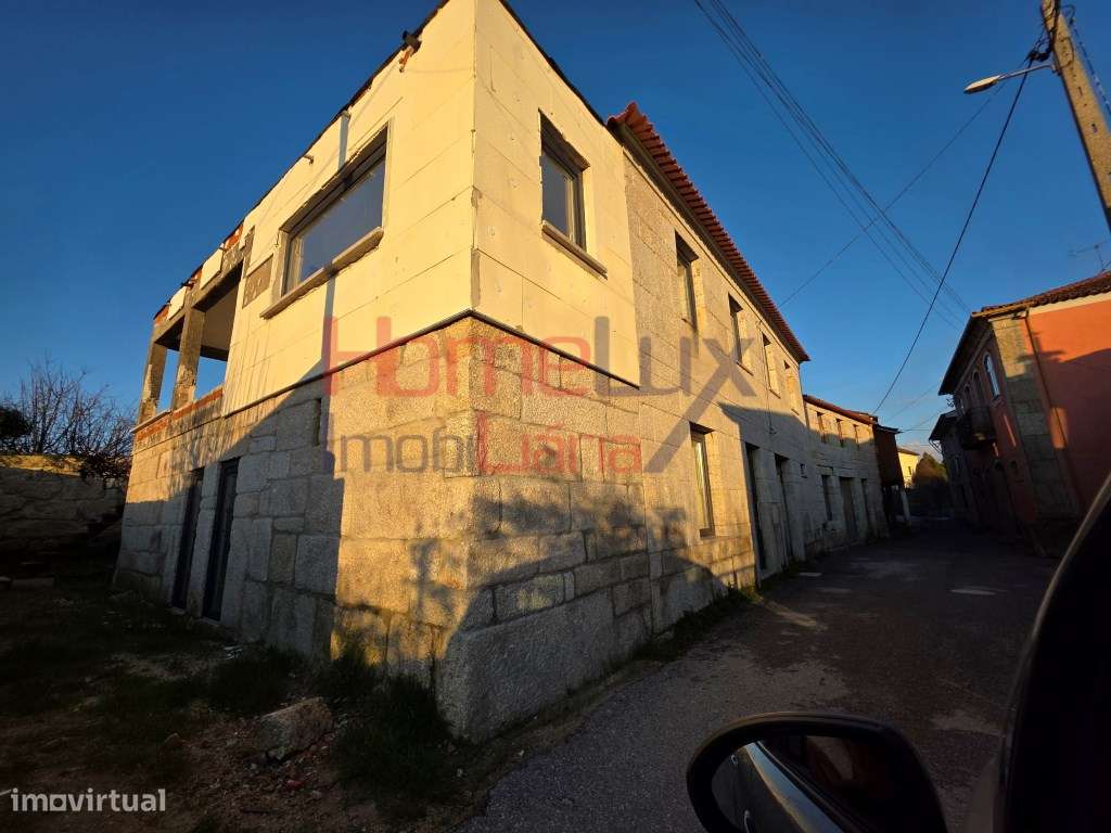 Moradia em fase final de reconstrução - Grande imagem: 4/10