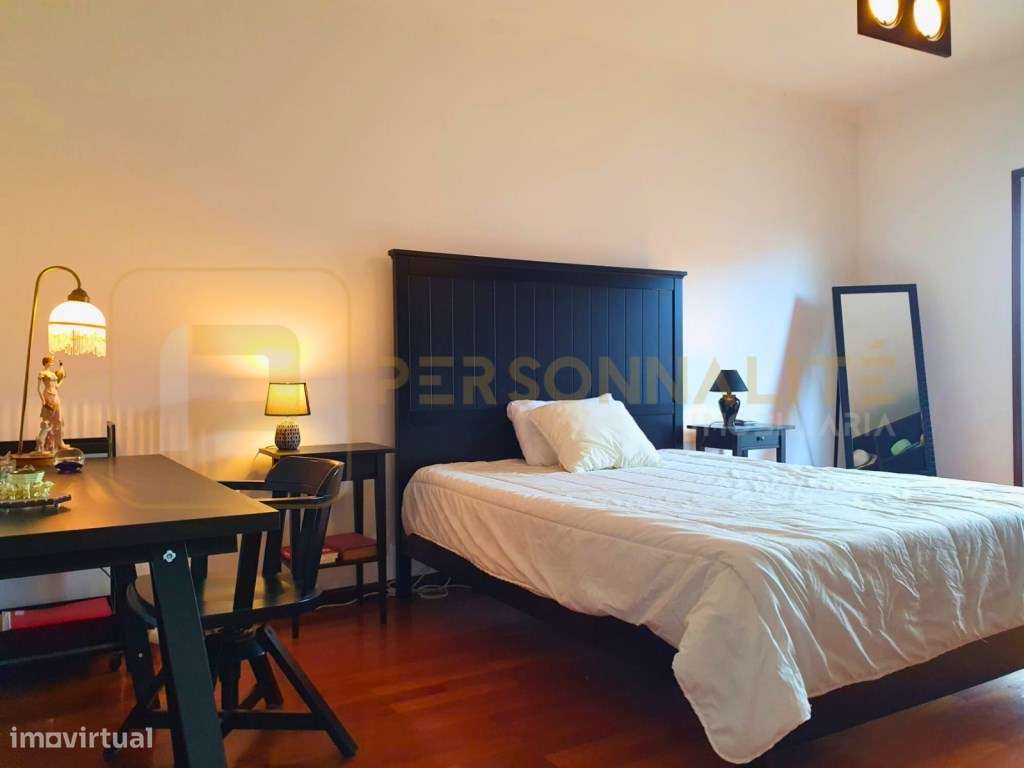 Apt. Duplex T4 + T3 c/ terraço e vistas sobre a Penha-7