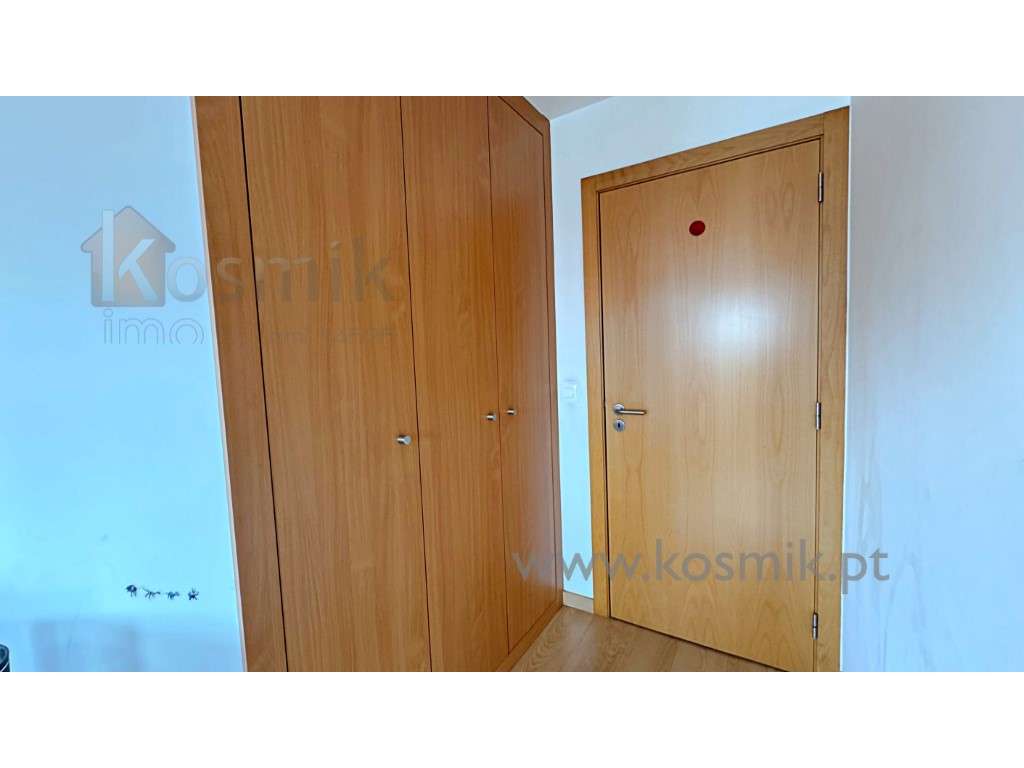 T2 Condomínio fechado . 2xGaragem - Varanda - Vistas - Cozinha equi...-22