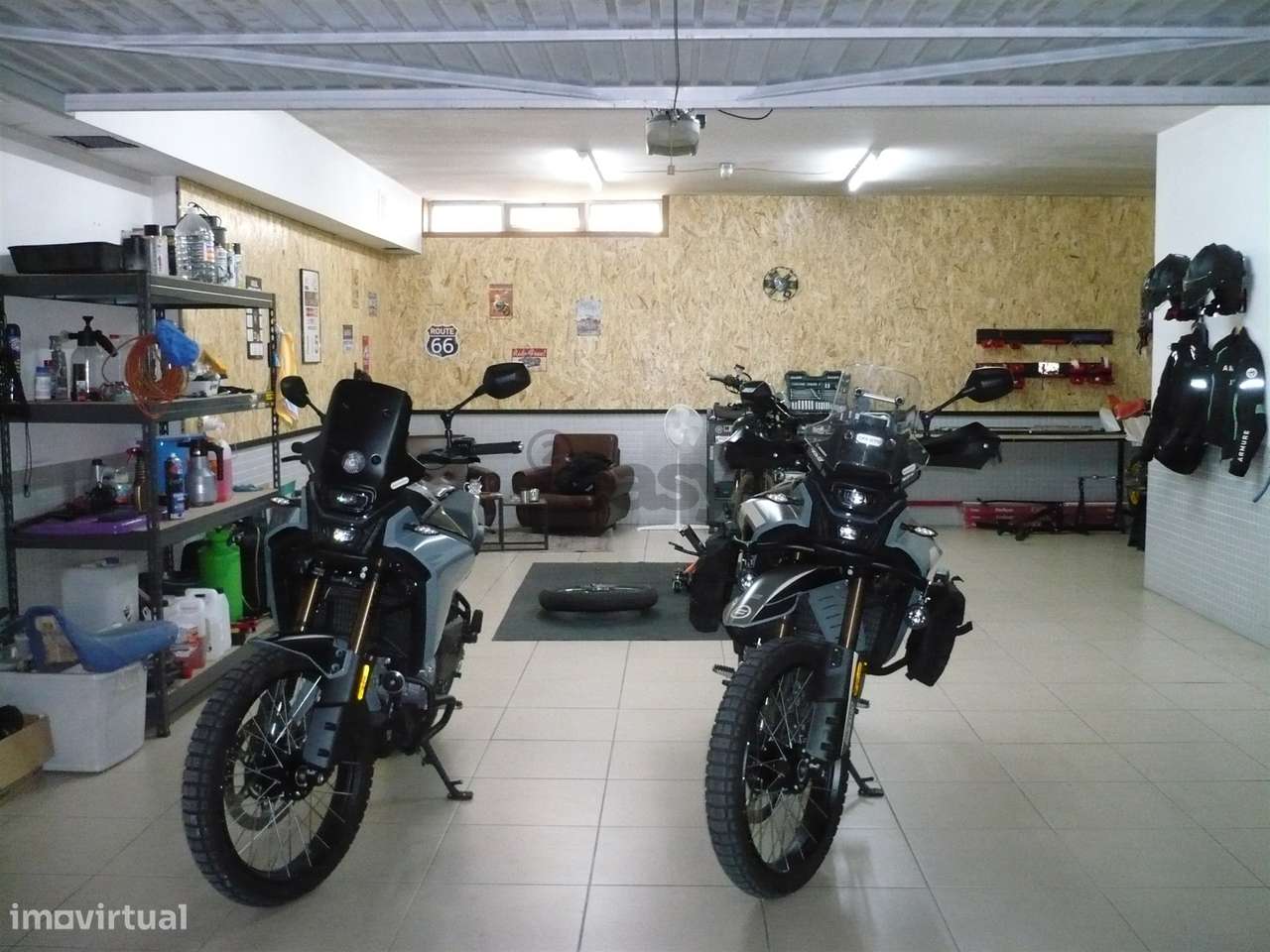 MORADIA EM BANDA T4 COM JARDIM-29