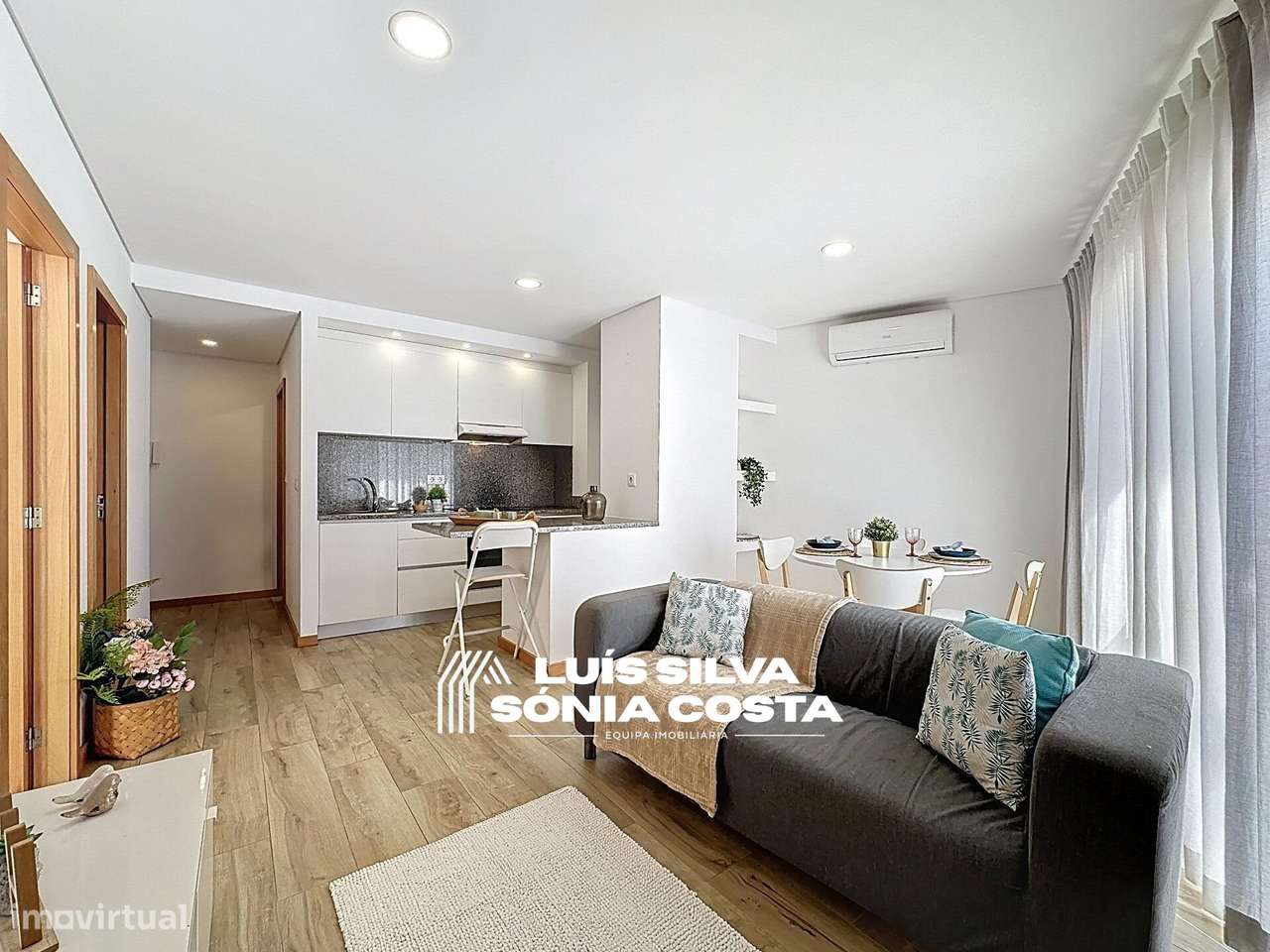 Loja transformada em Apartamento T1+1 Remodelado c/ 2 Varandas c/...-9