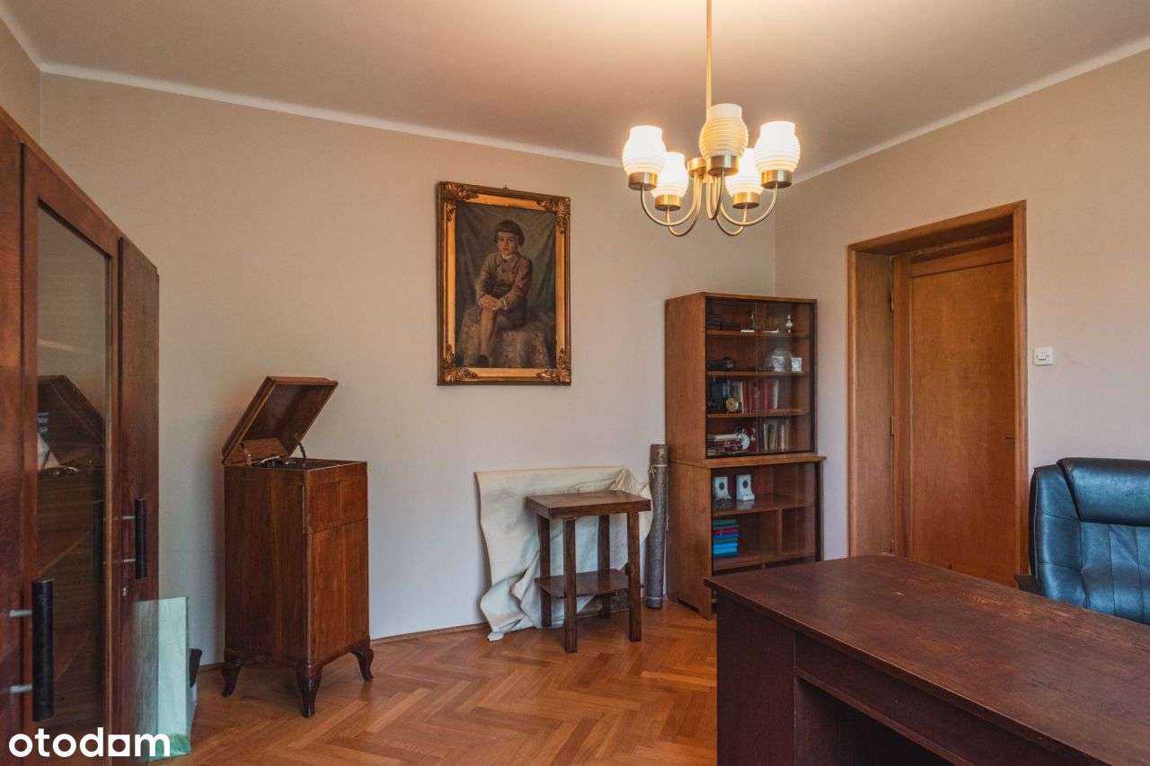 Piękna willa z dużą działką w samym centrum!-6