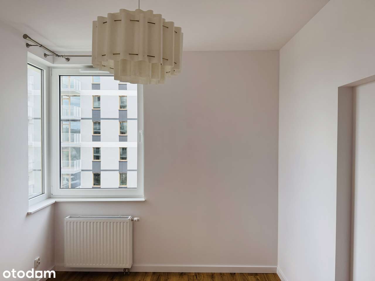 Świeżo wykończone 2 pokoje do wprowadzenia z klimatyzacją i garażem-11