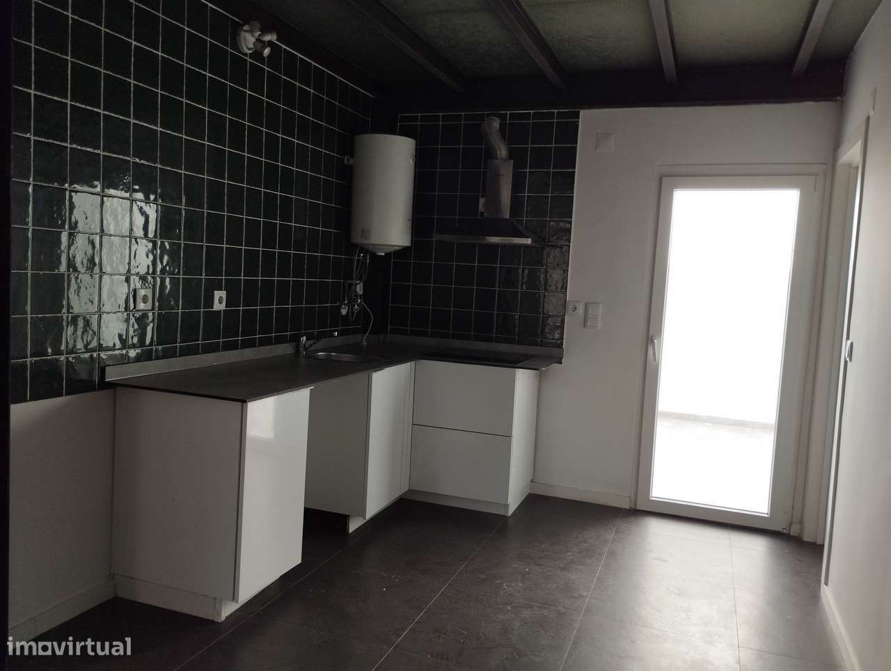 T1 remodelado com quintal para arrendar - Barreiro - Grande imagem: 5/9