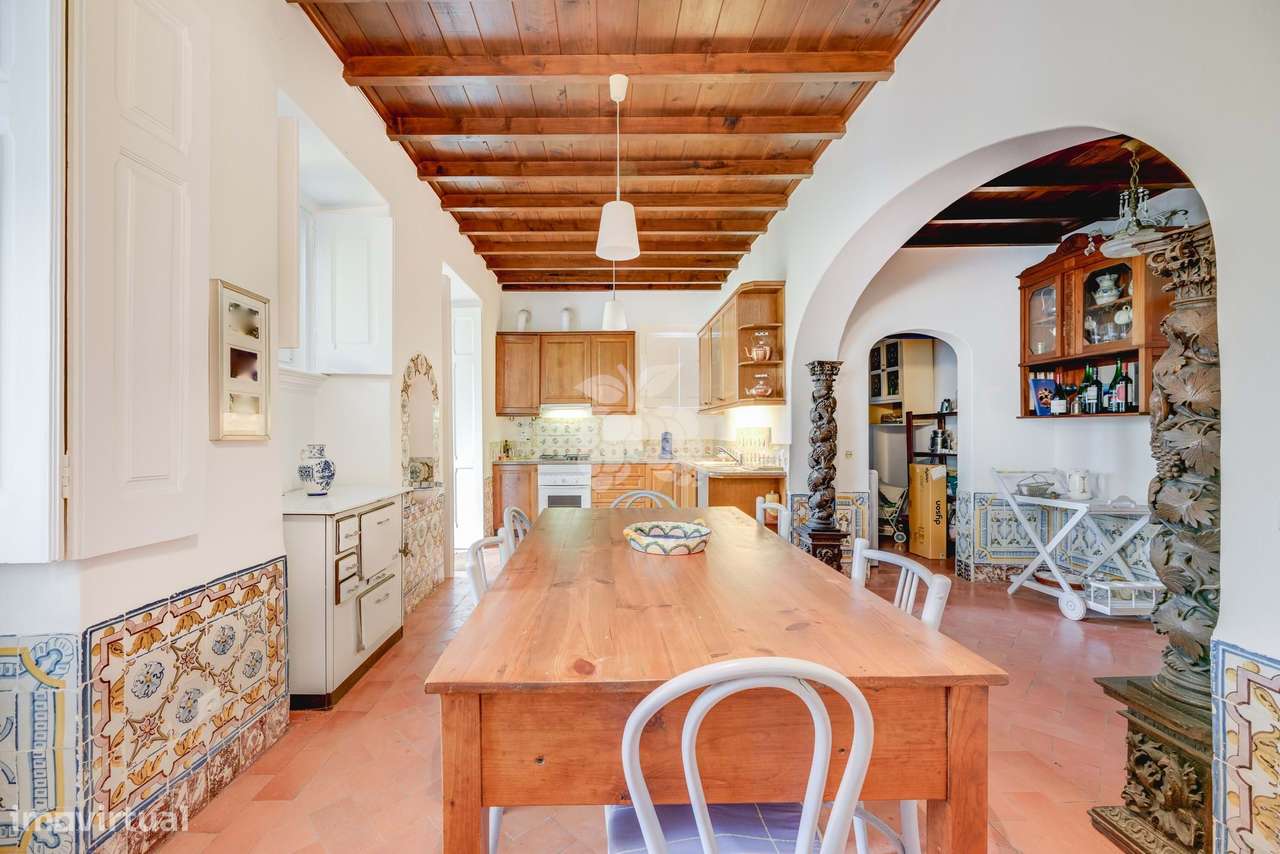 Moradia histórica T6  em Sintra com jardim, piscina e garagem-17