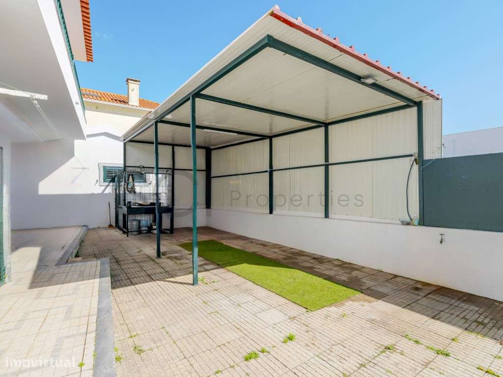 Moradia T5 Independente com Garagem em Fernão Ferro-42