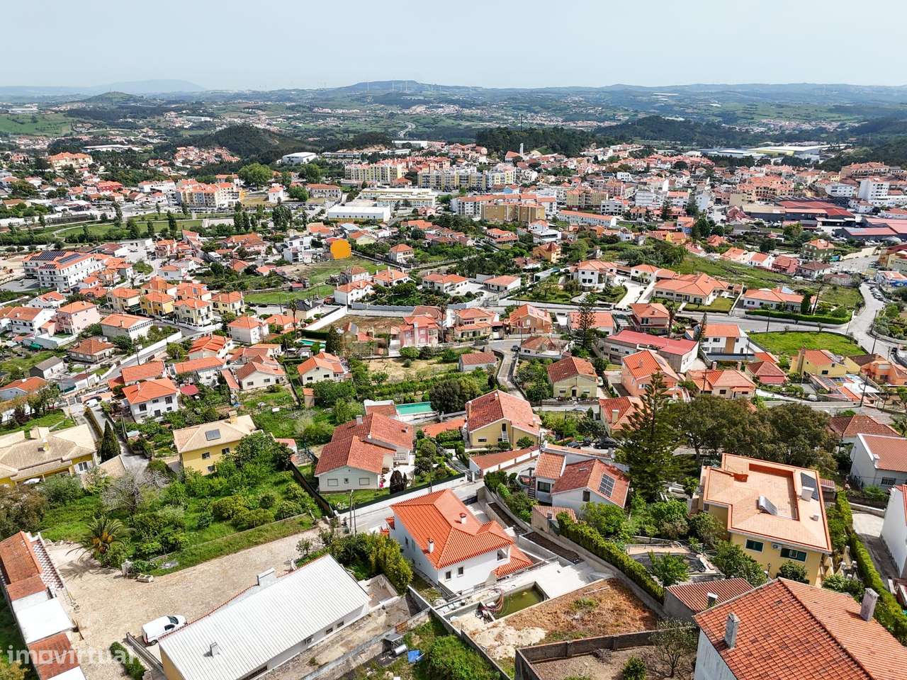 Moradia T4 na Venda do Pinheiro — Elegância, Conforto e Qualidade de V-31