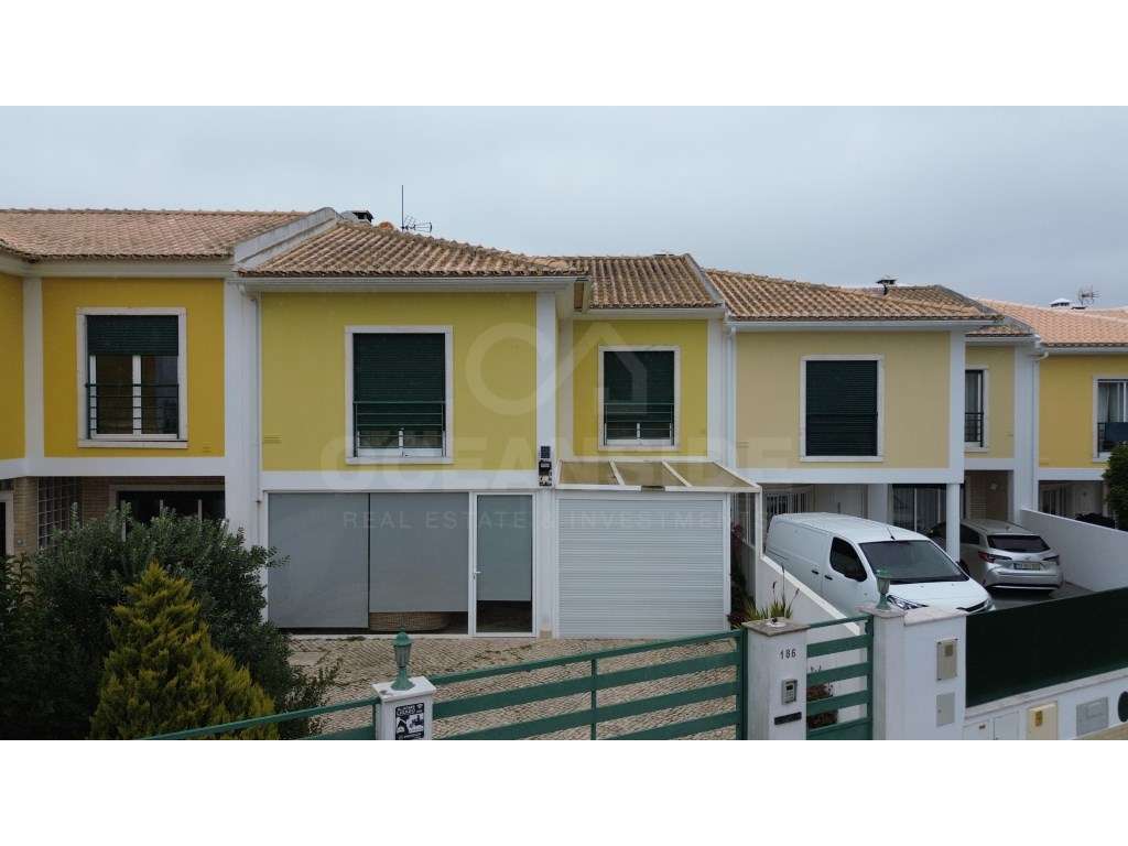 Moradia T4+2 com piscina na Urb. Lombas (São Domingos de Rana)-40