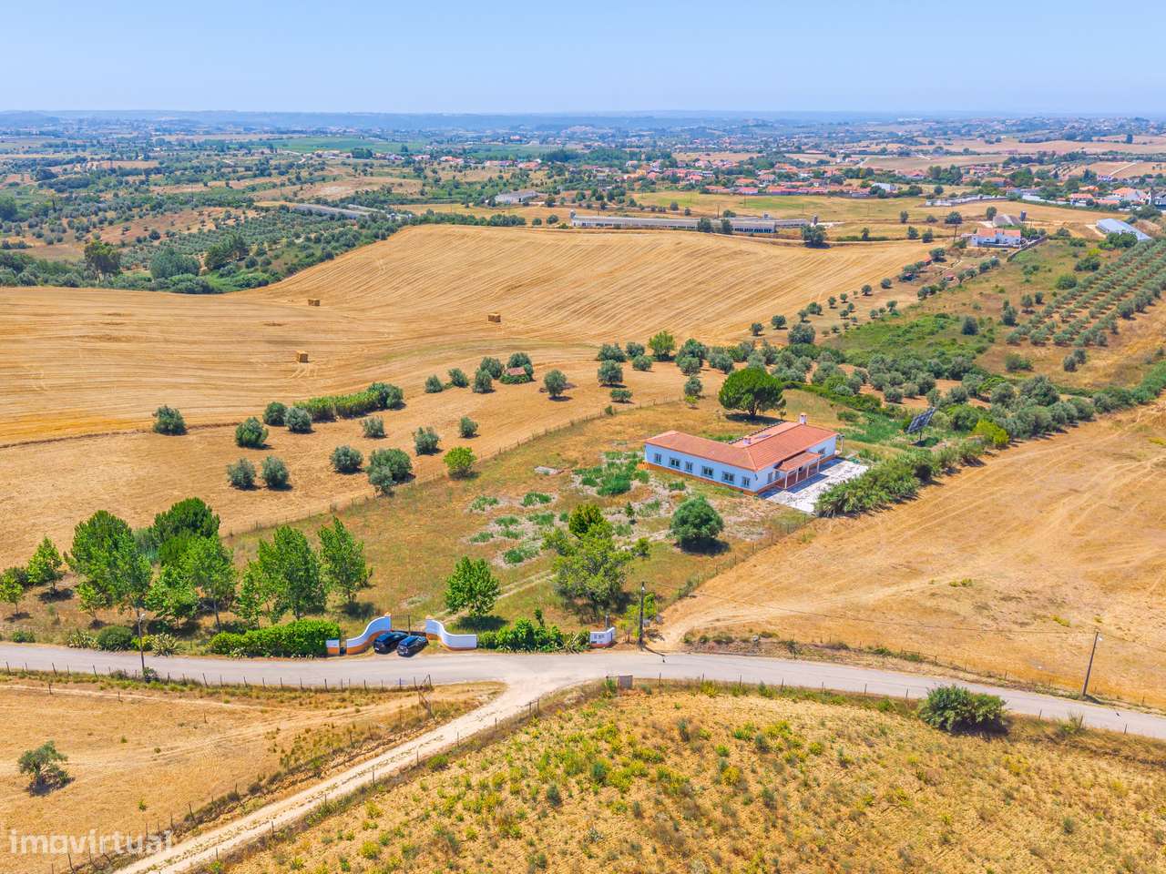 Moradia T4 inserida em propriedade com 9.680 m²-1