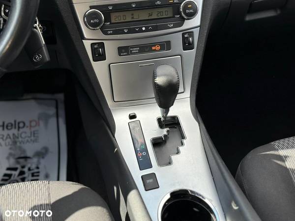 Toyota Avensis 1.8 Premium MS - 17