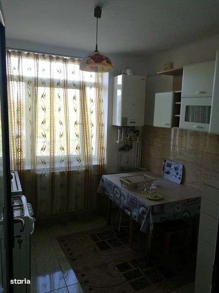 Persoana fizica, inchiriez apartament cu 2 camere in Roman. 250 euro. - Imagine principală: 4/8