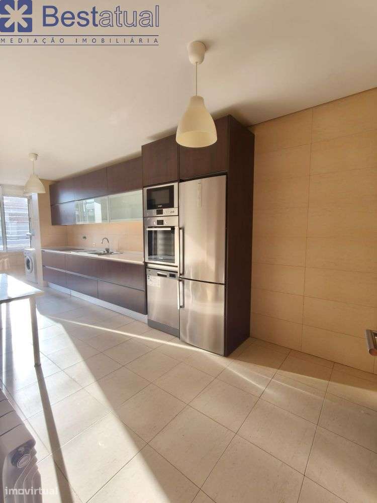 T4 com 186 m2 + Terraço com 186 m2 - Junto ao Centro-17