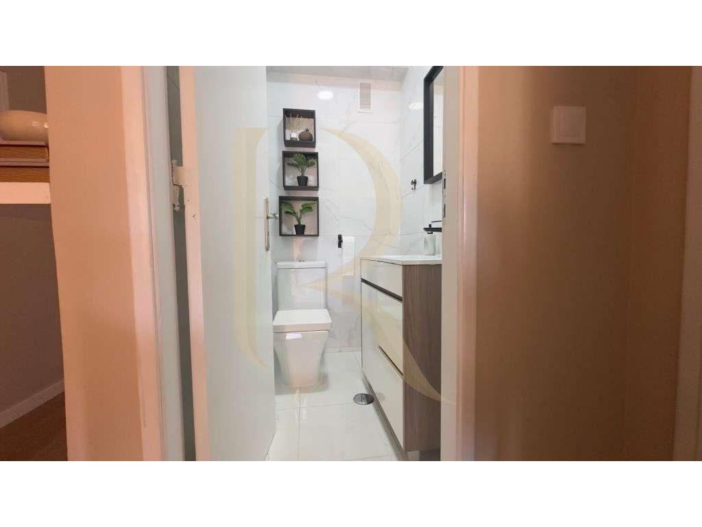 Apartamento T3 com elevador, marquise e arrecadação no Fogueteiro-17