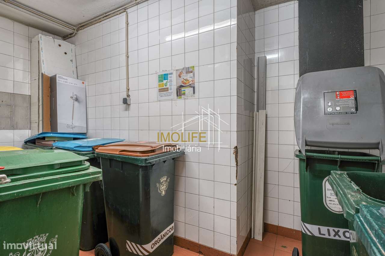 Apartamento T2 com Vista Desafogada em Benfica-42