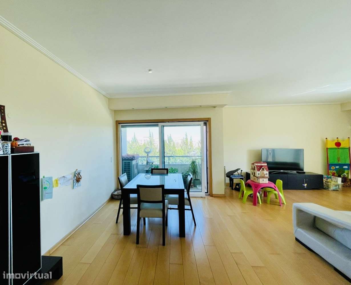 Luxuoso Apartamento T3 na Rua António Quadros - Conforto, Elegância e - Grande imagem: 5/15