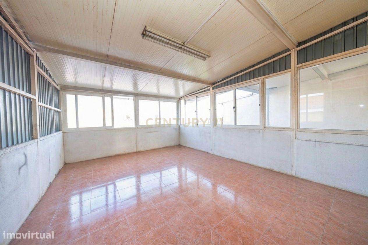 Moradia T2 com Terraço, Quintal e Vista Rio no Casal das Figueiras, Se-18