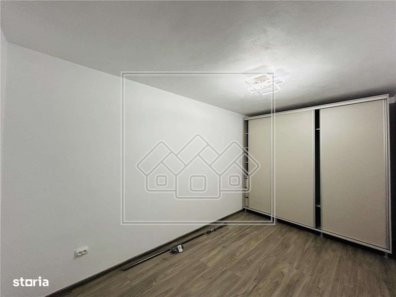 Ap decomandat, la cheie, 55 mp utili + balcon, Cisnadie-13