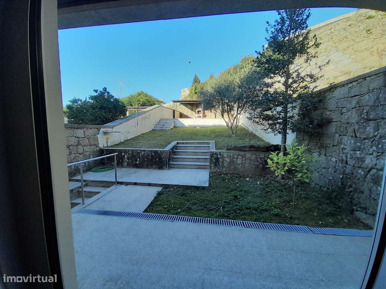 Moradia T4 - Grande imagem: 2/14