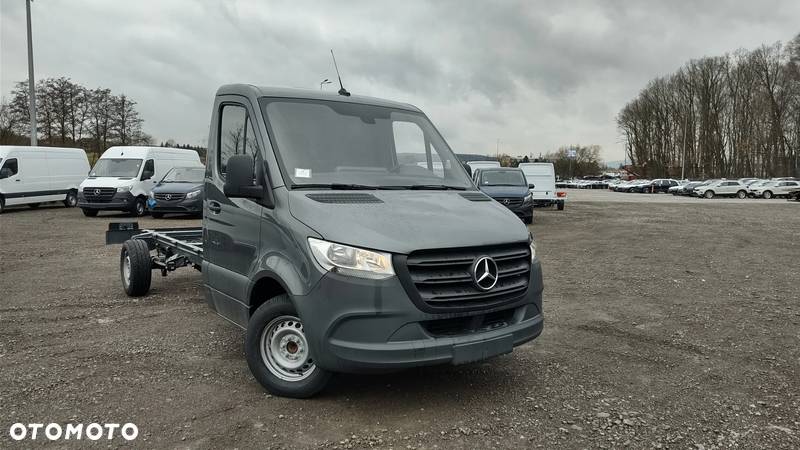 Mercedes-Benz Sprinter - 1